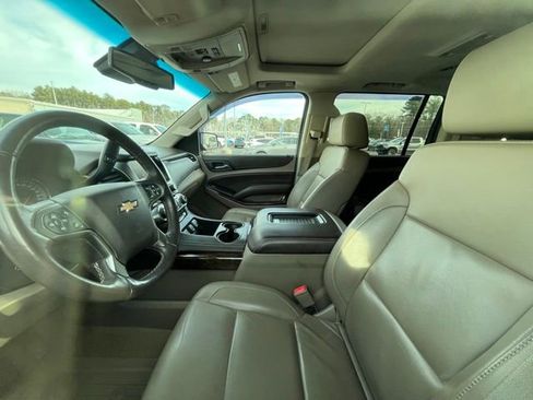Used 2015 Chevrolet Suburban LT w/ Luxury Package image 10