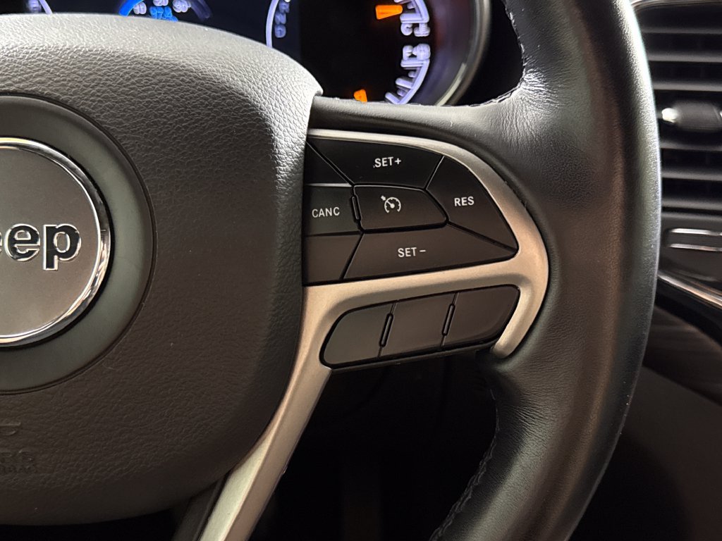 Used 2022 Jeep Grand Cherokee Laredo X AWD/4WD image 17