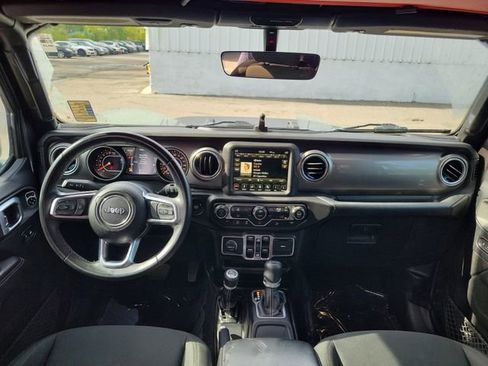 Used 2018 Jeep Wrangler Unlimited Sahara AWD/4WD image 22