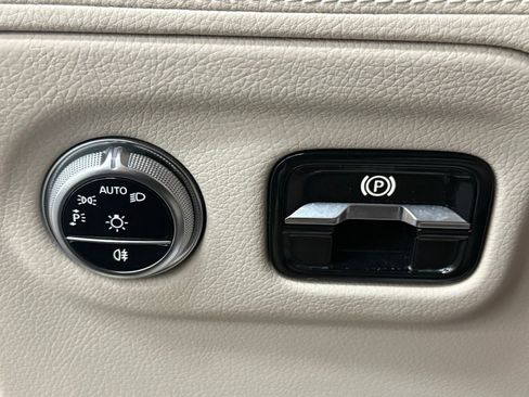 Used 2023 Mercedes-Benz EQS 450+ SUV image 28