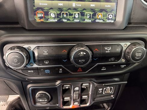 Used 2023 Jeep Wrangler Unlimited Sahara AWD/4WD image 23