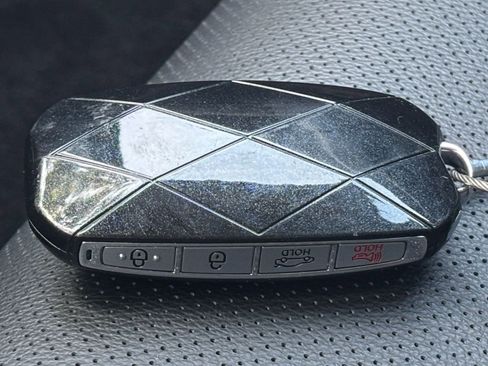 Used 2025 Genesis G70 2.5T image 22