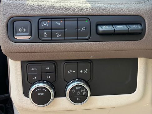 Used 2021 GMC Yukon XL Denali AWD/4WD image 10