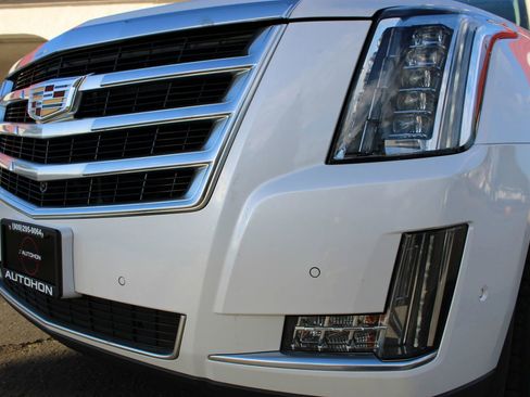 Used 2019 Cadillac Escalade Luxury image 6