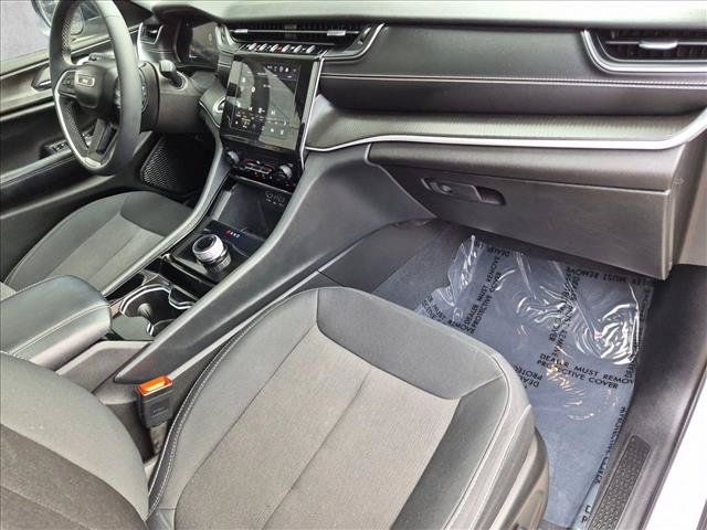 Used 2023 Jeep Grand Cherokee Laredo w/ Trailer Tow Prep Group (B) AWD/4WD image 25