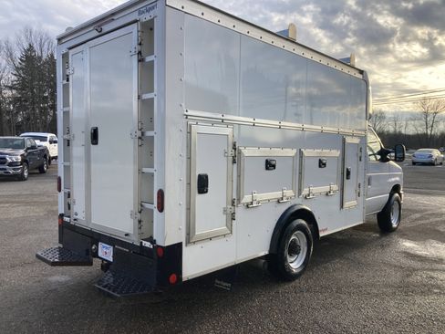 Used 2024 Ford E-350 and Econoline 350 Super Duty w/ Power Windows & Locks Group image 6