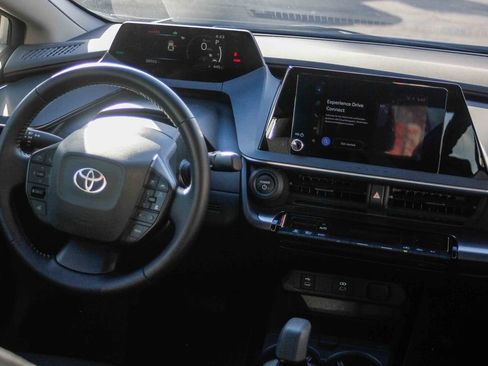 Used 2025 Toyota Prius LE image 13