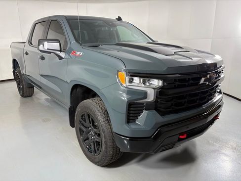 Used 2025 Chevrolet Silverado 1500 LT Trail Boss w/ Convenience Package II image 2