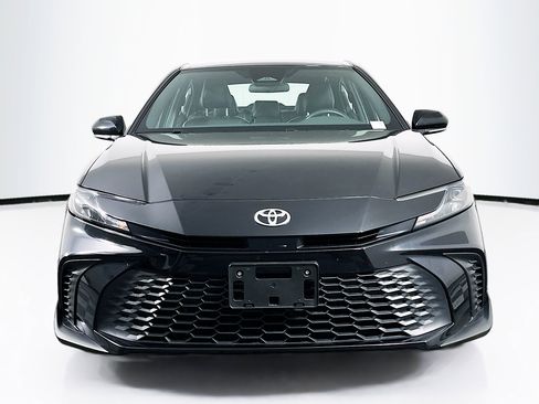 Used 2025 Toyota Camry SE image 2