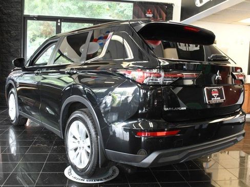 Used 2025 Mitsubishi Outlander ES AWD/4WD image 6