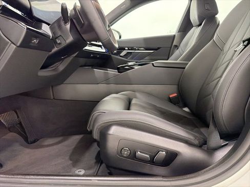 Used 2024 BMW 530i xDrive w/ Premium Package image 14