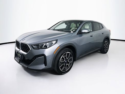 Used 2025 BMW X2 xDrive28i w/ Convenience Package image 3