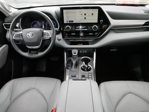 Used 2023 Toyota Highlander Limited image 10