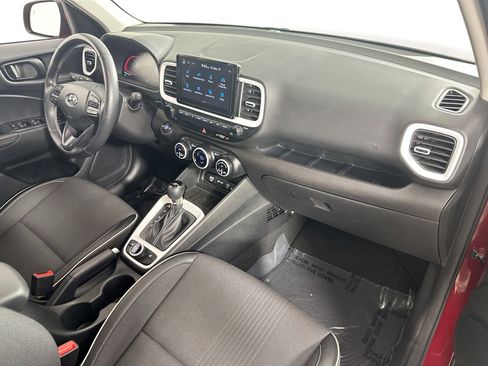 Used 2023 Hyundai Venue Limited image 28