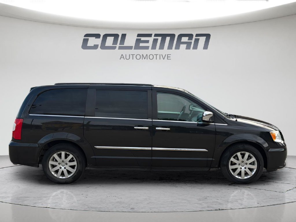 Used 2012 Chrysler Town & Country Touring-L w/ Entertainment Group #2 FWD image 13