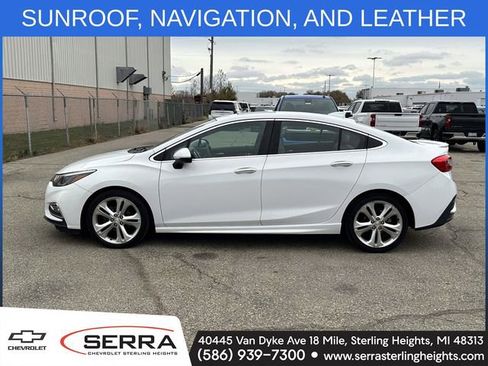 Used 2017 Chevrolet Cruze Premier image 2