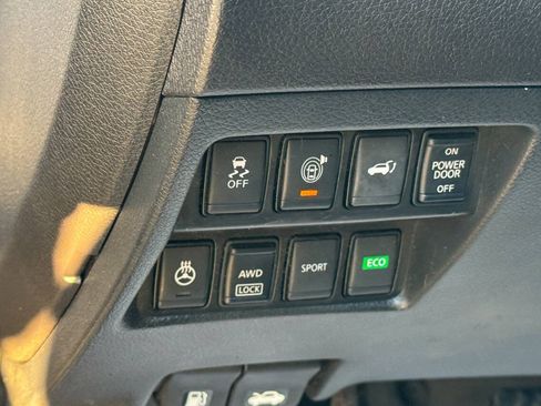 Used 2017 Nissan Rogue SV AWD/4WD image 27
