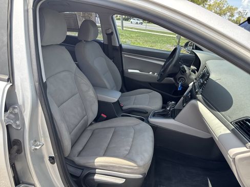 Used 2018 Hyundai Elantra SE FWD image 14