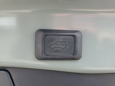 Used 2022 Toyota RAV4 XLE Premium AWD/4WD image 32