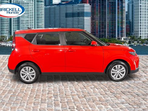 Used 2024 Kia Soul LX FWD image 8