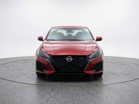 Used 2025 Nissan Altima 2.5 SV image 2