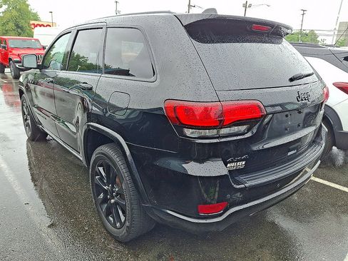Used 2019 Jeep Grand Cherokee Altitude AWD/4WD image 3