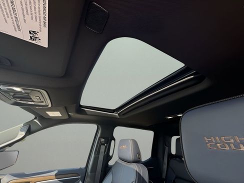 Certified 2022 Chevrolet Silverado 1500 High Country w/ High Country Premium Package image 19