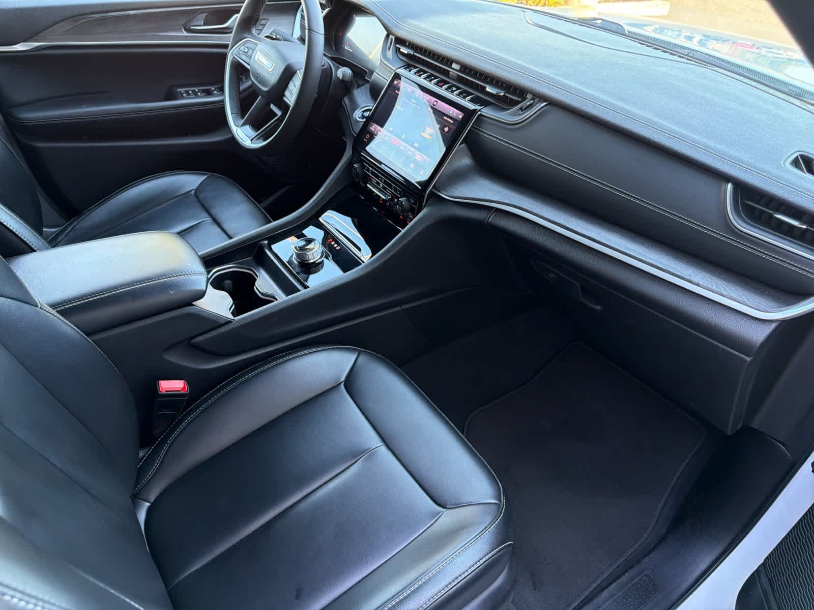 Used 2024 Jeep Grand Cherokee Limited RWD image 16