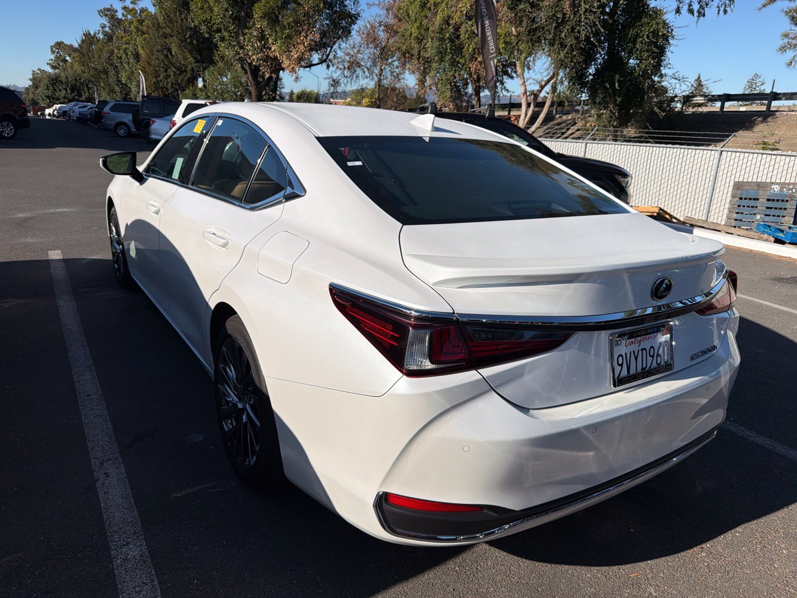 Used 2025 Lexus ES 300h w/ Accessory Package (Z1) FWD image 4