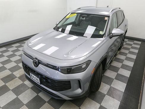 Used 2025 Volkswagen Tiguan S AWD/4WD image 6