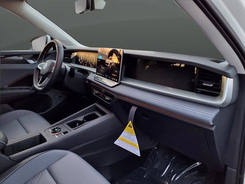 New 2026 Volkswagen Tiguan SE AWD/4WD image 16