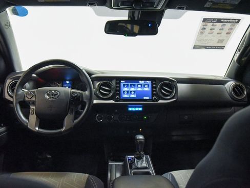 Used 2021 Toyota Tacoma TRD Off-Road image 23