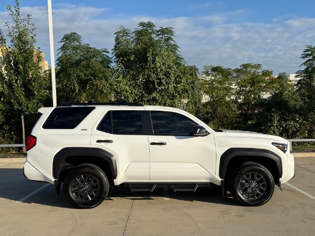 Used 2025 Toyota 4Runner SR5 AWD/4WD image 7