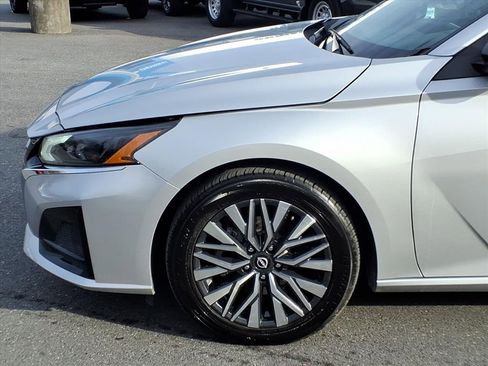 Used 2024 Nissan Altima 2.5 SV image 7