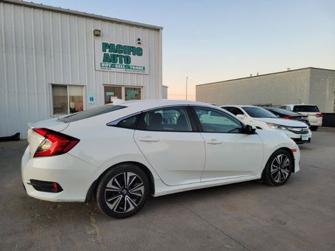 Used 2017 Honda Civic EX-T image 7