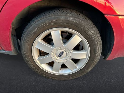 Used 2006 Ford Five Hundred SE FWD image 10