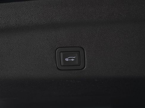 Used 2025 GMC Yukon Denali w/ Sun & Power Step Package AWD/4WD image 17