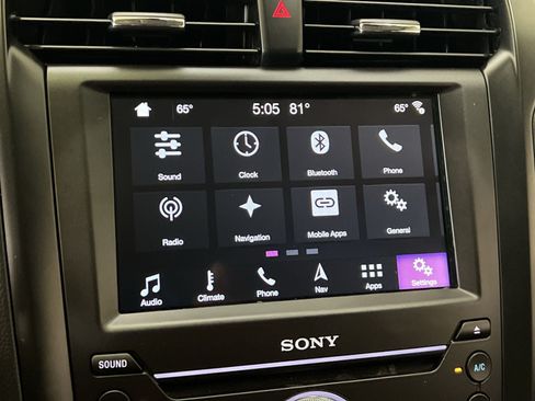 Used 2019 Ford Fusion Energi Titanium FWD image 17