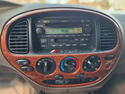 Used 2004 Toyota Tundra Limited w/ Towing Pkg image 19