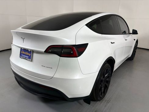 Used 2022 Tesla Model Y Long Range AWD/4WD image 7