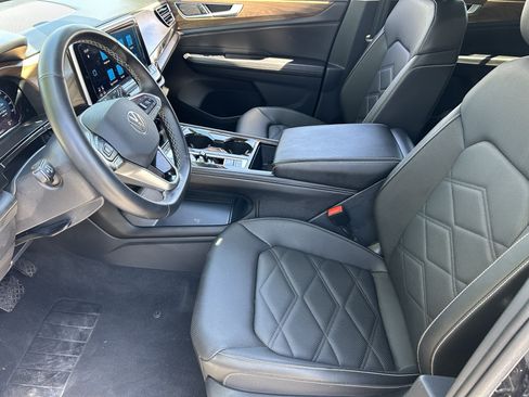 Certified 2025 Volkswagen Atlas SE FWD image 17