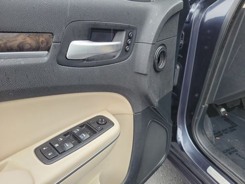 Used 2019 Chrysler 300 Limited RWD image 18