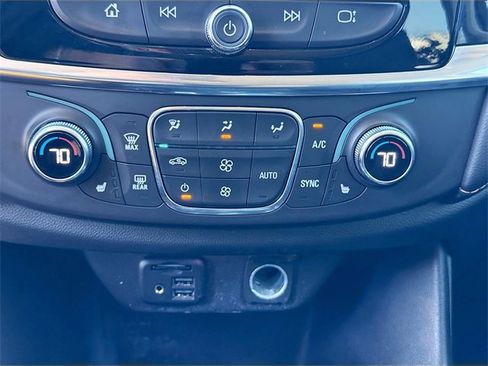 Used 2021 Chevrolet Traverse RS image 35