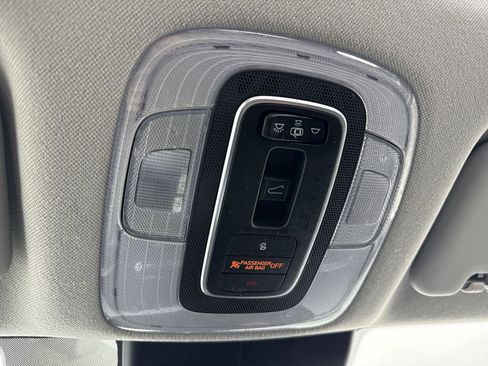 Used 2022 Hyundai Elantra Limited w/ Preferred Accessory Package image 26