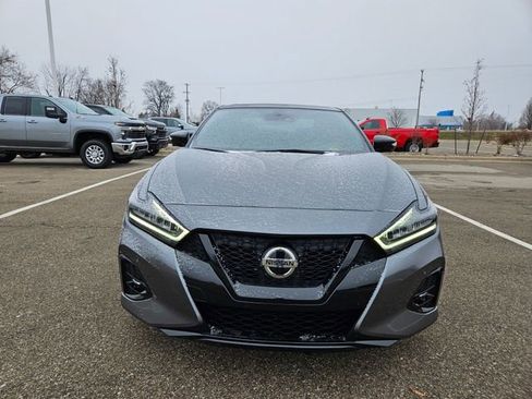 Used 2022 Nissan Maxima SR w/ Sport Mat Group image 2