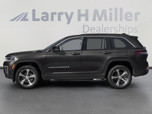 New 2026 Jeep Grand Cherokee Limited w/ Limited Altitude Package AWD/4WD image 3