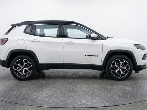 Used 2025 Jeep Compass Limited AWD/4WD image 11