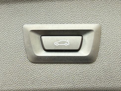 Used 2026 BMW iX xDrive60 w/ Climate Comfort Package image 18