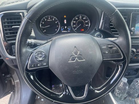 Used 2018 Mitsubishi Outlander SE FWD image 4