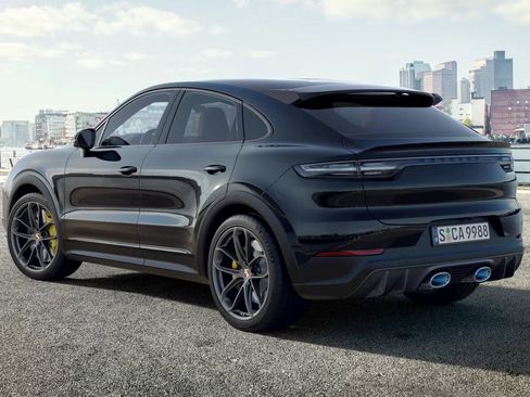 Certified 2023 Porsche Cayenne Turbo GT image 3